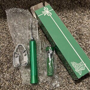 Chefologist Wine Opener and Wine Stopper in Gift Box, New In Box
